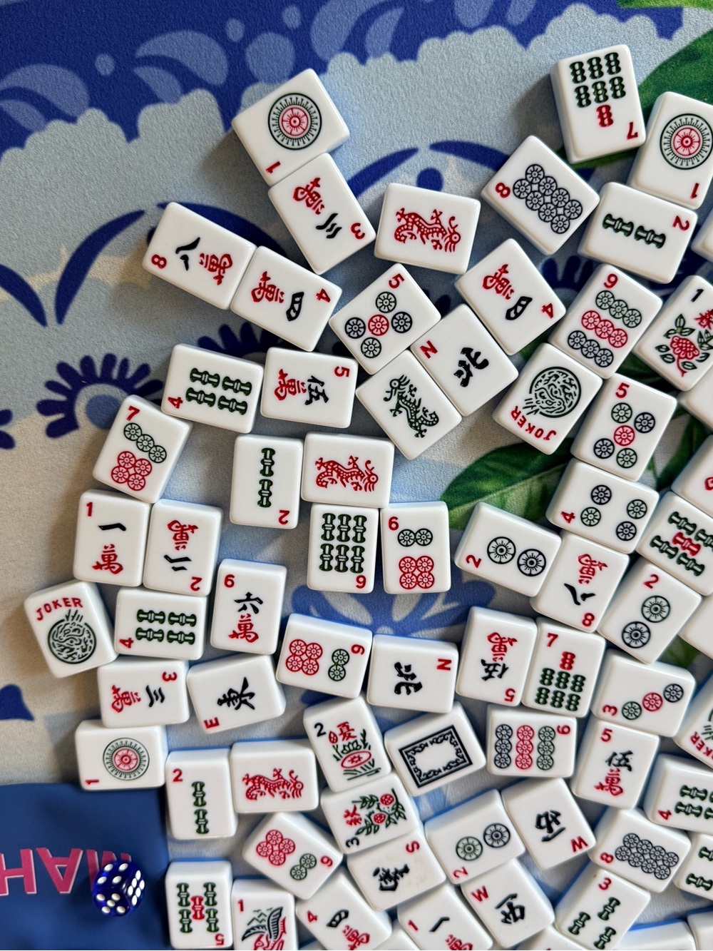American Mahjong Set. Excellent condition.Dice, Dice pouch & Tile Bag included - Picture 5 of 15